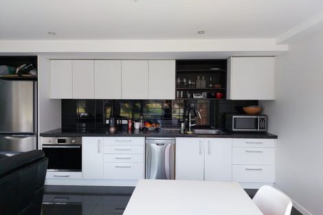 Photo of property in Nouvo Apartments, 2b/21 Rugby Street, Mount Cook, Wellington, 6021