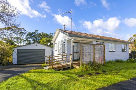 Photo of property in 8 Angeline Place, Massey, Auckland, 0614