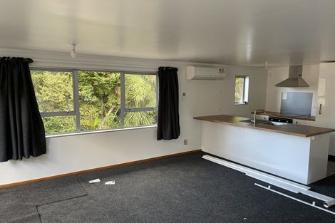 Photo of property in 323 Glenfield Road, Glenfield, Auckland, 0629