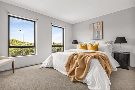 Photo of property in 43 Becker Drive, Weymouth, Auckland, 2103