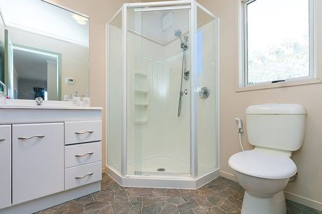 Photo of property in 5 Tamworth Crescent, Newlands, Wellington, 6037