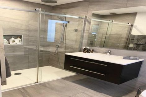 Photo of property in 15a Mackinnon Terrace, Sunshine Bay, Queenstown, 9300