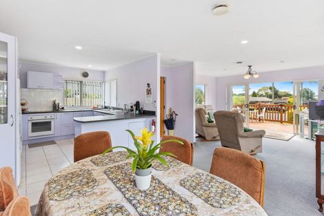 Photo of property in 32 Kohanga Road, Mangere Bridge, Auckland, 2022