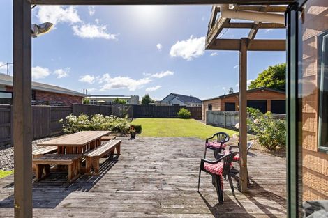 Photo of property in 16 Gladys Place, Kelvin Grove, Palmerston North, 4414