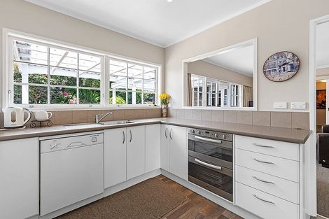 Photo of property in 71 Merriefield Avenue, Forrest Hill, Auckland, 0620