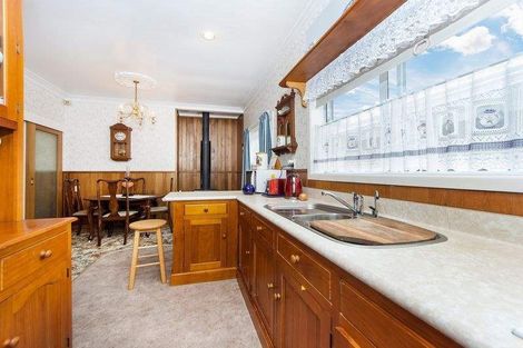 Photo of property in 9 Roberts Road, Te Atatu South, Auckland, 0610