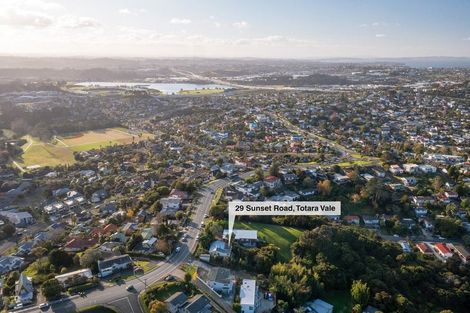 Photo of property in 29 Sunset Road, Totara Vale, Auckland, 0632