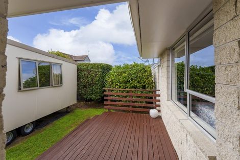 Photo of property in 2/17b Prestons Road, Redwood, Christchurch, 8051