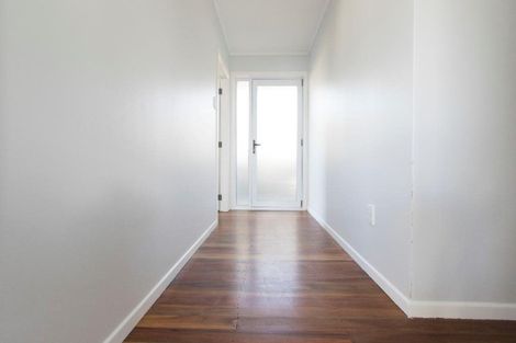 Photo of property in 16 Loasby Crescent, Newlands, Wellington, 6037