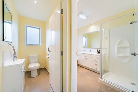 Photo of property in 16 Mcewen Crescent, Riverstone Terraces, Upper Hutt, 5018