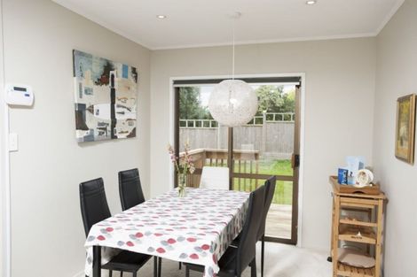 Photo of property in 33 Hobsonville Road, West Harbour, Auckland, 0618