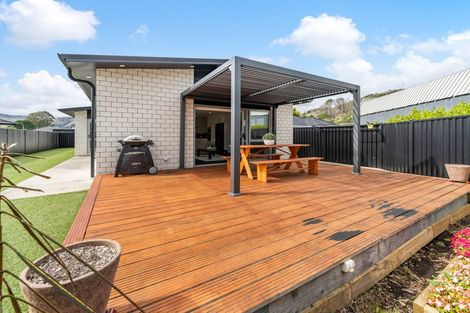 Photo of property in 14 Passchendaele Grove, Trentham, Upper Hutt, 5018