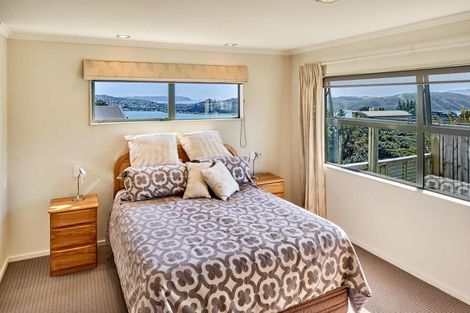 Photo of property in 32 Aspiring Terrace, Aotea, Porirua, 5024