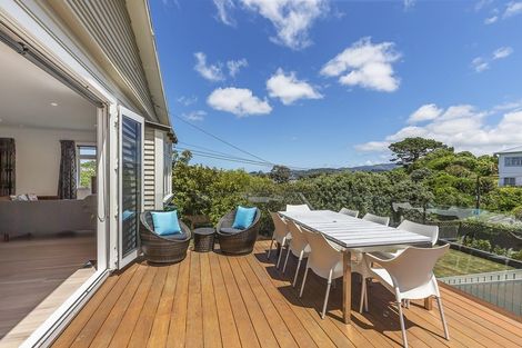 Photo of property in 33 Nevay Road, Miramar, Wellington, 6022