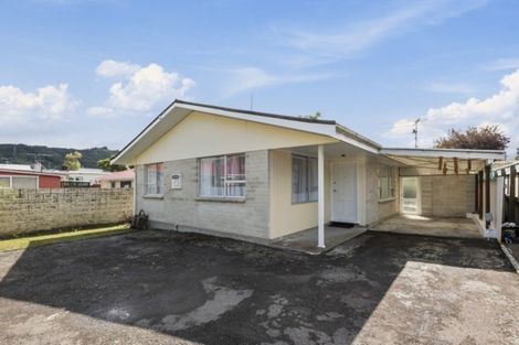 Photo of property in 2/48 Gibbons Street, Upper Hutt Central, Upper Hutt, 5018