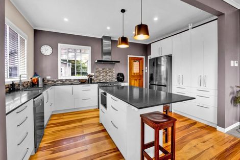 Photo of property in 77 Govett Avenue, Frankleigh Park, New Plymouth, 4310