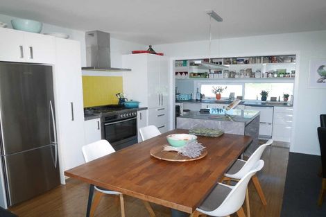 Photo of property in 156 Field Way, Waikanae Beach, Waikanae, 5036