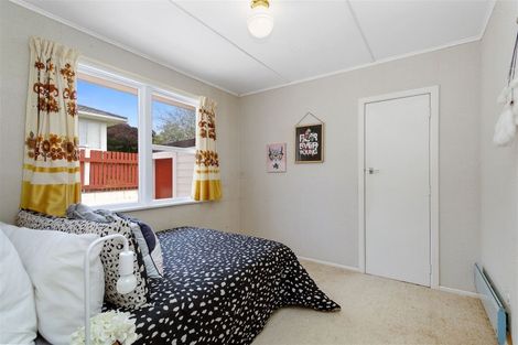 Photo of property in 40 Catherine Crescent, Paparangi, Wellington, 6037