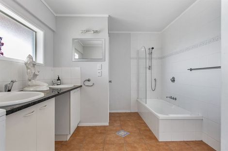 Photo of property in 84 Hetherington Road, Ranui, Auckland, 0612