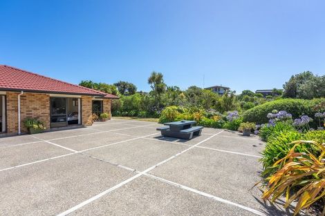 Photo of property in 47 Rutherford Drive, Waikanae Beach, Waikanae, 5036