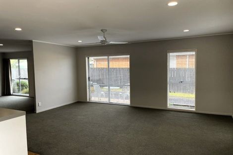 Photo of property in 106 Sturges Road, Henderson, Auckland, 0612