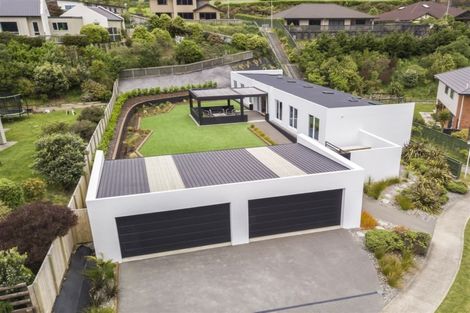 Photo of property in 19 Mervyn Kemp Drive, Tawa, Wellington, 5028