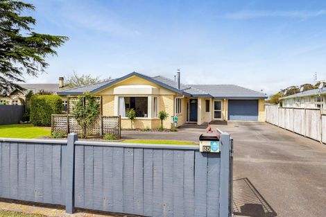 Photo of property in 25 Rimu Street, Inglewood, 4330