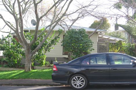 Photo of property in 1/5 Hughes Terrace, Te Atatu Peninsula, Auckland, 0610