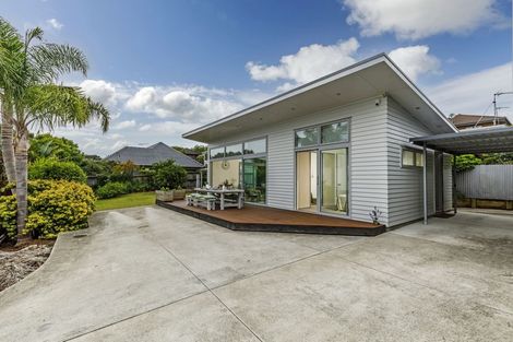 Photo of property in 8a Wairere Road, Torbay, Auckland, 0630