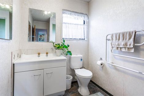 Photo of property in 13 Surf Road, Stanmore Bay, Whangaparaoa, 0932