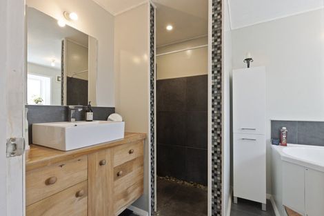 Photo of property in 8 Wairau Place, Kelvin Grove, Palmerston North, 4414