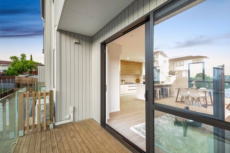 Photo of property in 16a Sheridan Drive, New Lynn, Auckland, 0600