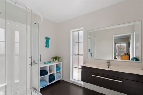 Photo of property in 39 Crofton Road, Harewood, Christchurch, 8051