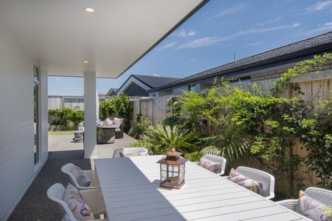 Photo of property in 5 Hanlow Place, Pyes Pa, Tauranga, 3112