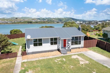 Photo of property in 31 Whanga Crescent, Titahi Bay, Porirua, 5022