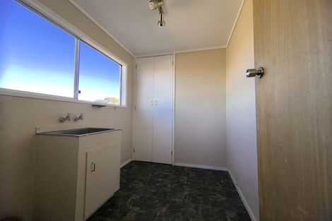 Photo of property in 21 Rosewarne Crescent, Glendene, Auckland, 0602