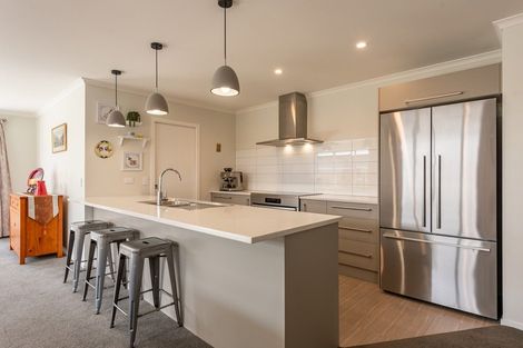 Photo of property in 15 Tapuhikura Street, Waikanae, 5036