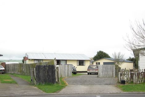 Photo of property in 14 Tauranga Place, Waitara, 4320