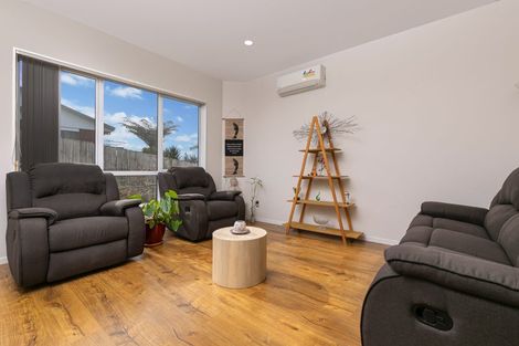 Photo of property in 30 Shah Place, Glen Eden, Auckland, 0602