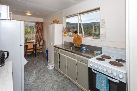Photo of property in 105 Huaroa Street, Coromandel, 3506