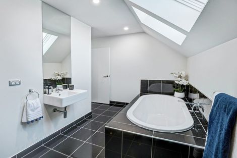 Photo of property in 5b Te Mata Peak Road, Havelock North, 4130