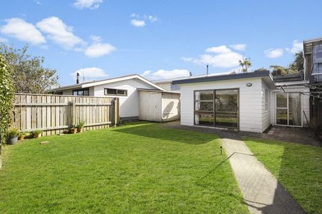 Photo of property in 5 Arahanga Grove, Maupuia, Wellington, 6022