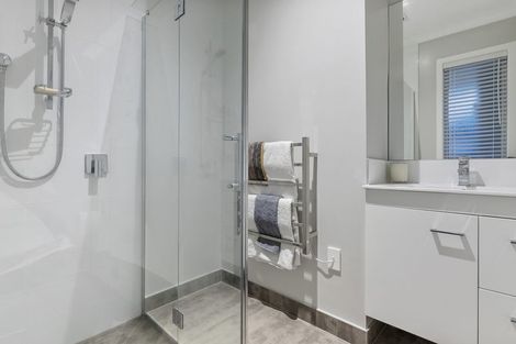 Photo of property in 8 Verley Rise, East Tamaki Heights, Auckland, 2016