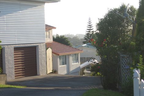Photo of property in 2/5 Hall Road, Glenfield, Auckland, 0629