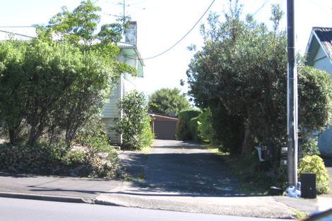 Photo of property in 1/223 Onewa Road, Birkenhead, Auckland, 0626