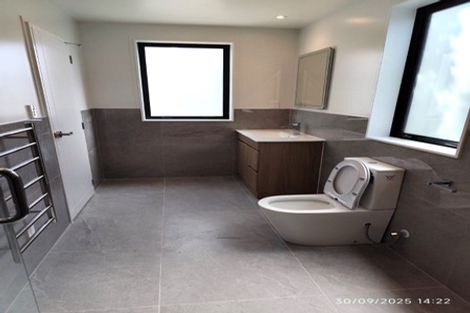 Photo of property in 4 Chatsworth Crescent, Pakuranga Heights, Auckland, 2010