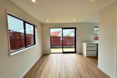Photo of property in 23c Athena Drive, Totara Vale, Auckland, 0629