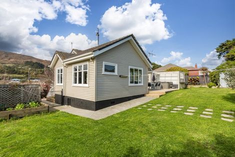 Photo of property in 3 Bell Street, Tawa, Wellington, 5028