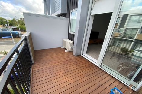 Photo of property in 6 Folkes Lane, New Lynn, Auckland, 0600