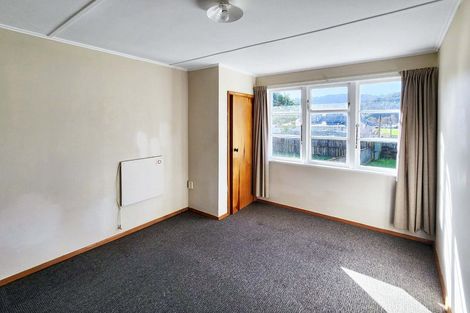 Photo of property in 32 Bird Grove, Stokes Valley, Lower Hutt, 5019